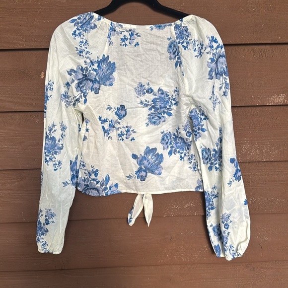 Wild Fable blue floral cropped peasant top size small - Picture 4 of 4